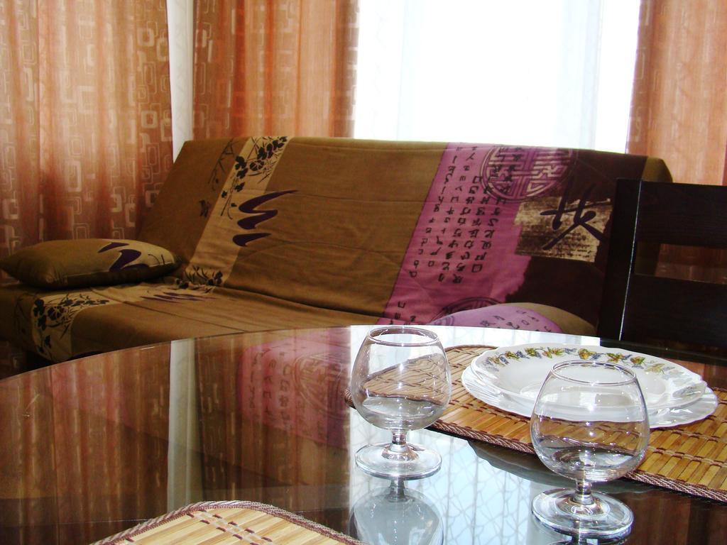 Pleasure Apartment Near Center Of Odessa Экстерьер фото