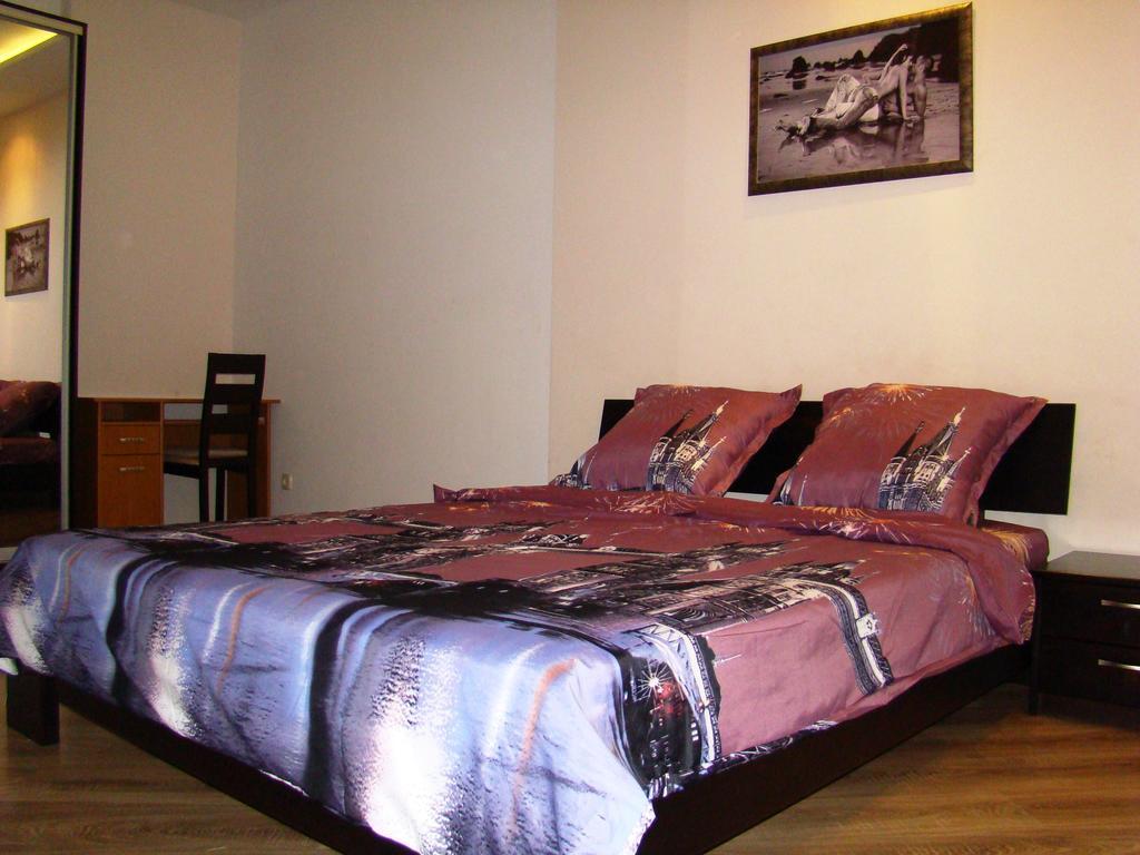 Pleasure Apartment Near Center Of Odessa Экстерьер фото