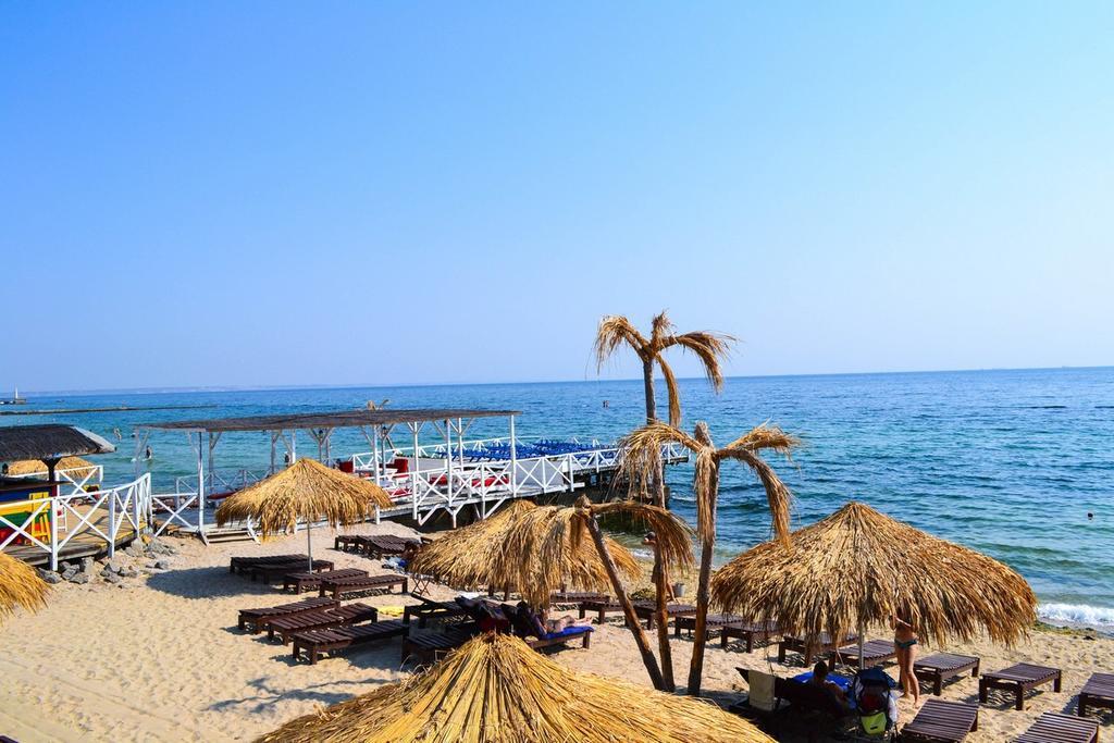 Pleasure Apartment Near Center Of Odessa Экстерьер фото