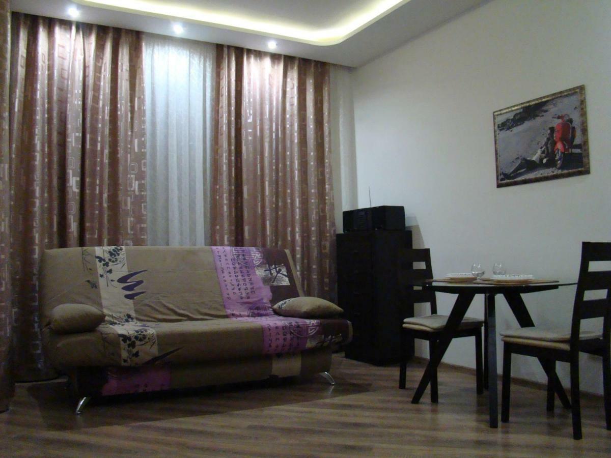 Pleasure Apartment Near Center Of Odessa Экстерьер фото