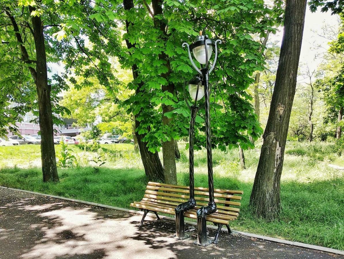 Pleasure Apartment Near Center Of Odessa Экстерьер фото